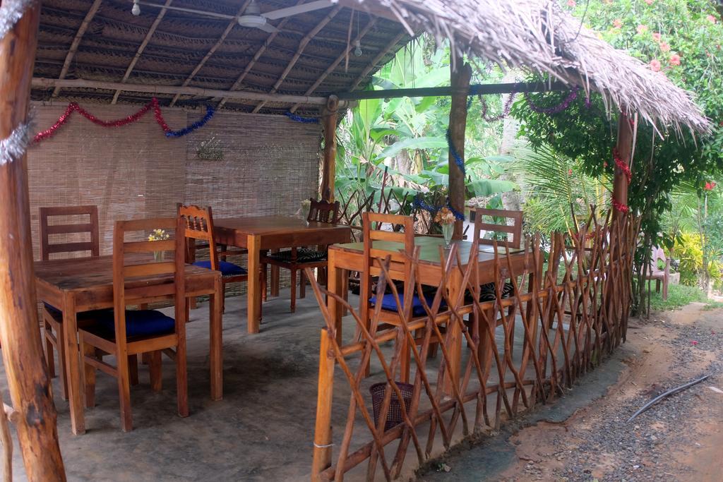 Sansala Guesthouse & Restaurant Tangalle Exterior photo